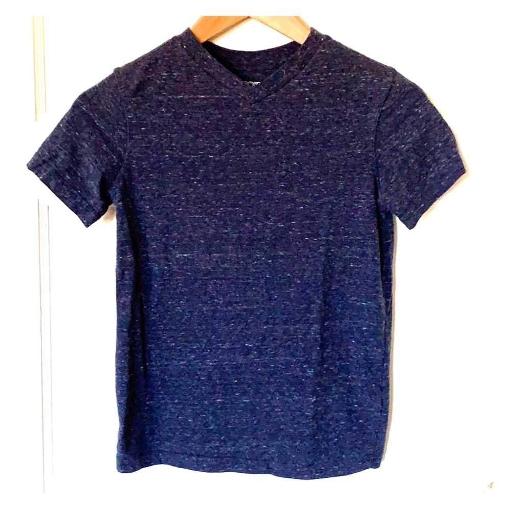 V-neck t-shirt
